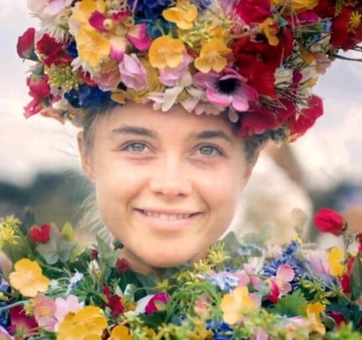 Dani smiles in MIdsommar.