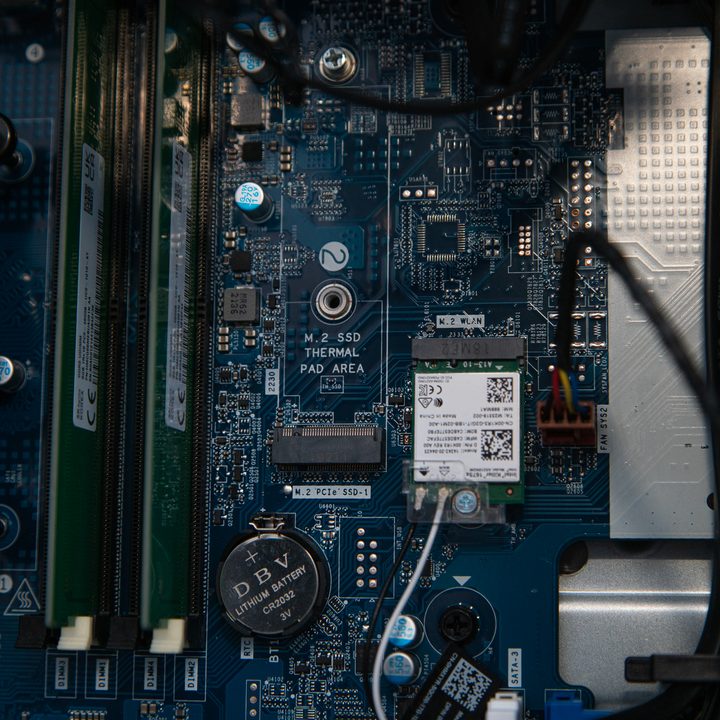 A spare hard drive slot in the Dell XPS Desktop.
