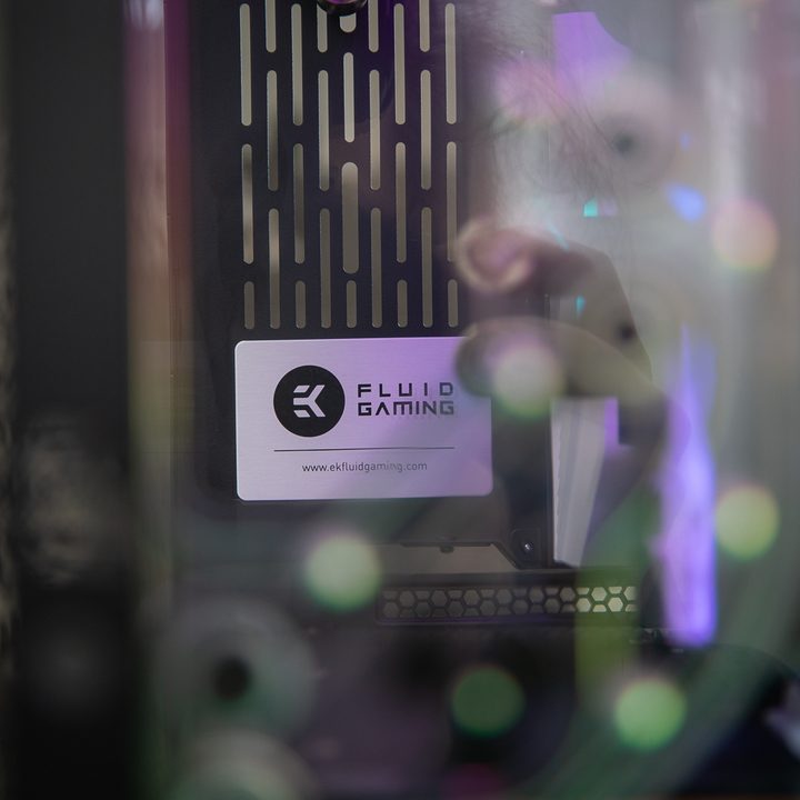 The EK badge on the Fluid Gaming Conquest PC.
