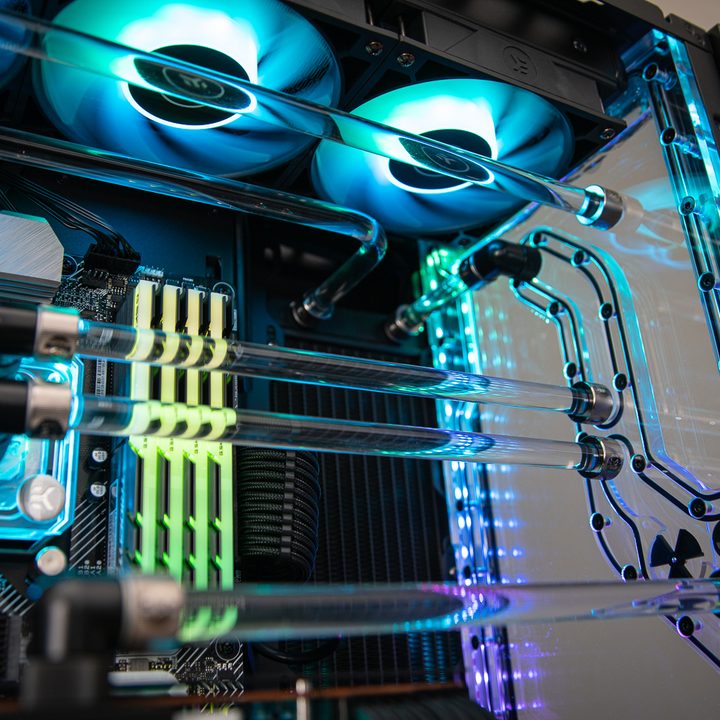 Tubing inside the EK Fluid 275 Conquest.