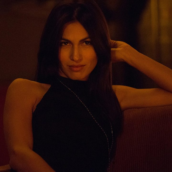 Elektra suddenly appearing in Matt's apartment in Daredevil season 2.