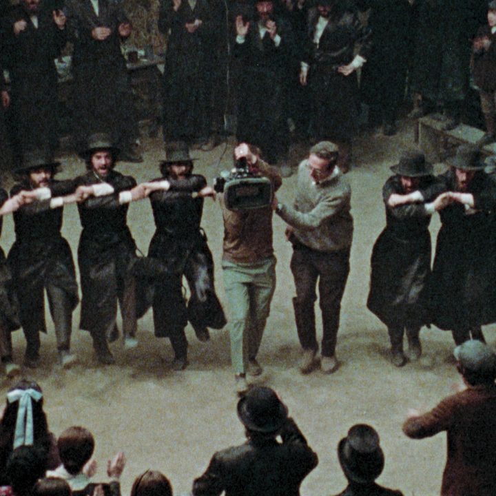 Norman Jewison directs a chorus of men in Fiddler's Journey to the Big Screen.