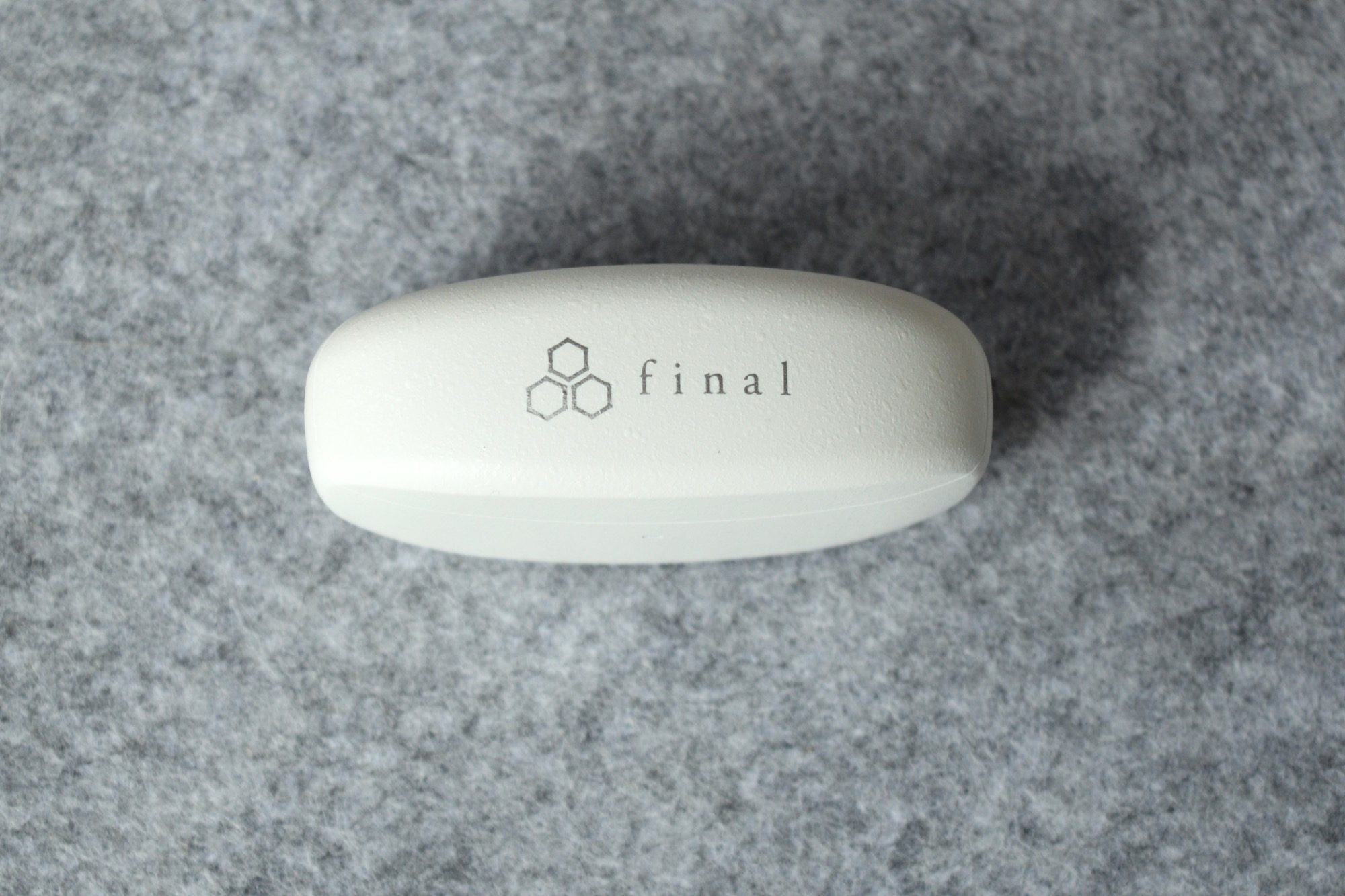 Close-up of the Final Audio ZE3000 charging case.