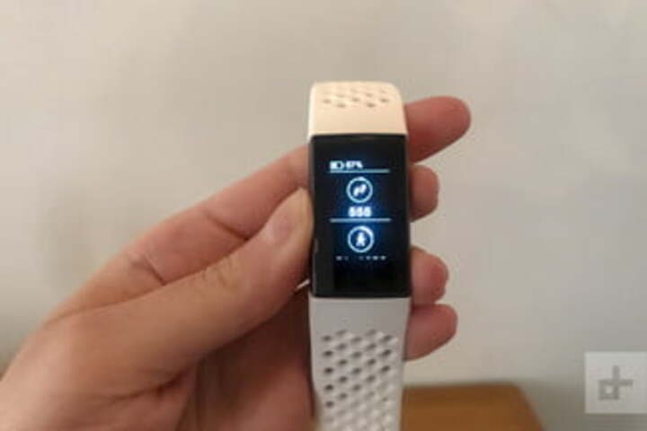 Fitbit Charge 3 displaying features.