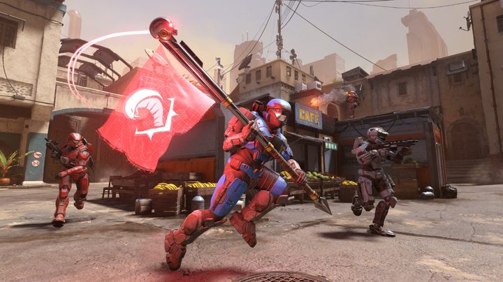 A team of Spartans transports the enemy flag in Halo Infinite.