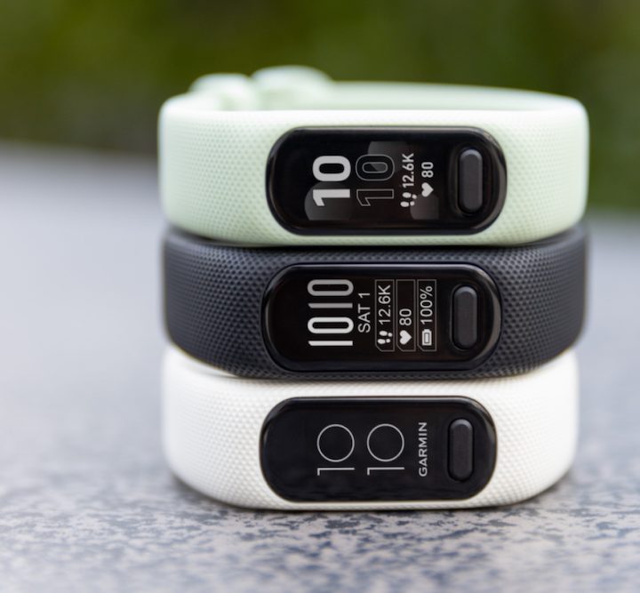 Garmin Vivosmart 5 in different colors.
