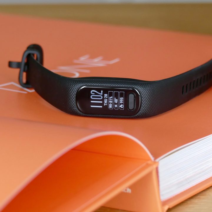 Garmin Vivosmart 5 seen from the front showing the screen.