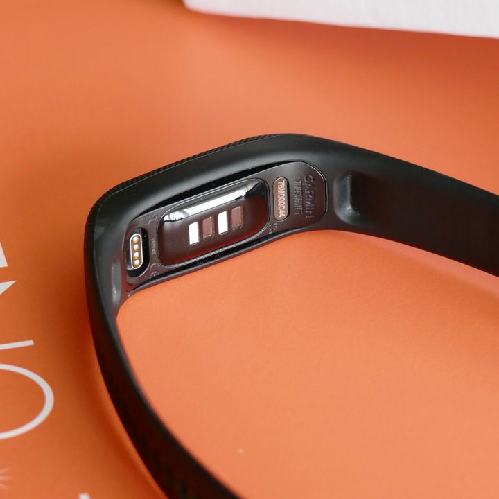 The Garmin Vivosmart 5's heart rate sensor.