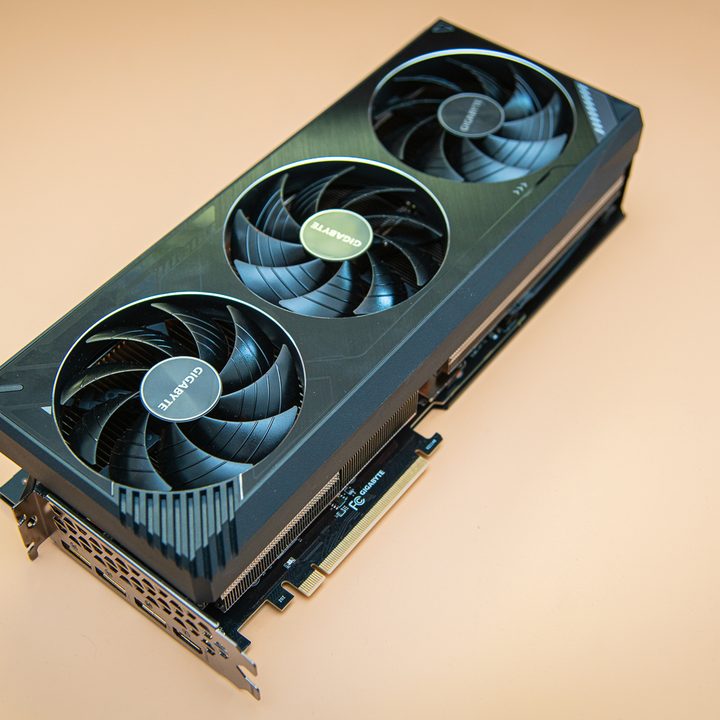 Gigabyte RTX 3090 Ti Gaming OC on an orange background.