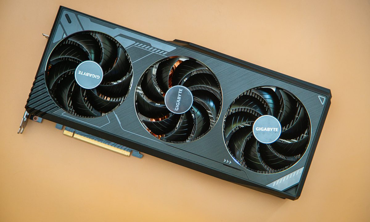 Gigabyte GeForce RTX 3090 Ti Gaming OC on an orange background.