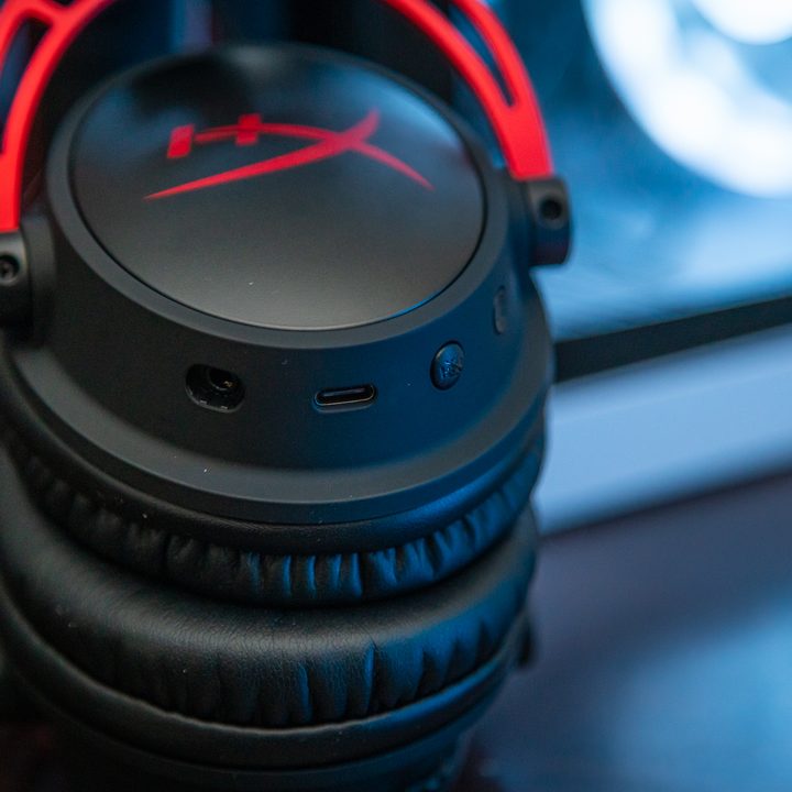 Buttons on the bottom of the HyperX Cloud Alpha Wireless.