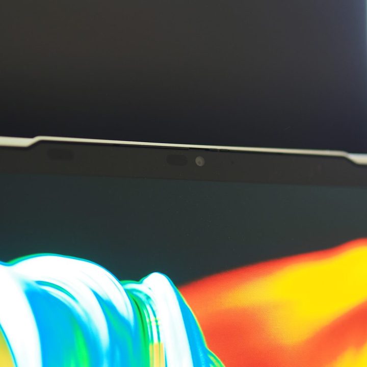 The Lenovo Yoga 9i 14 Gen 7's webcam showing off the inverted notch.