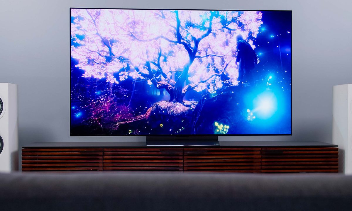 A glowing blue and purple on the LG C2 OLED.