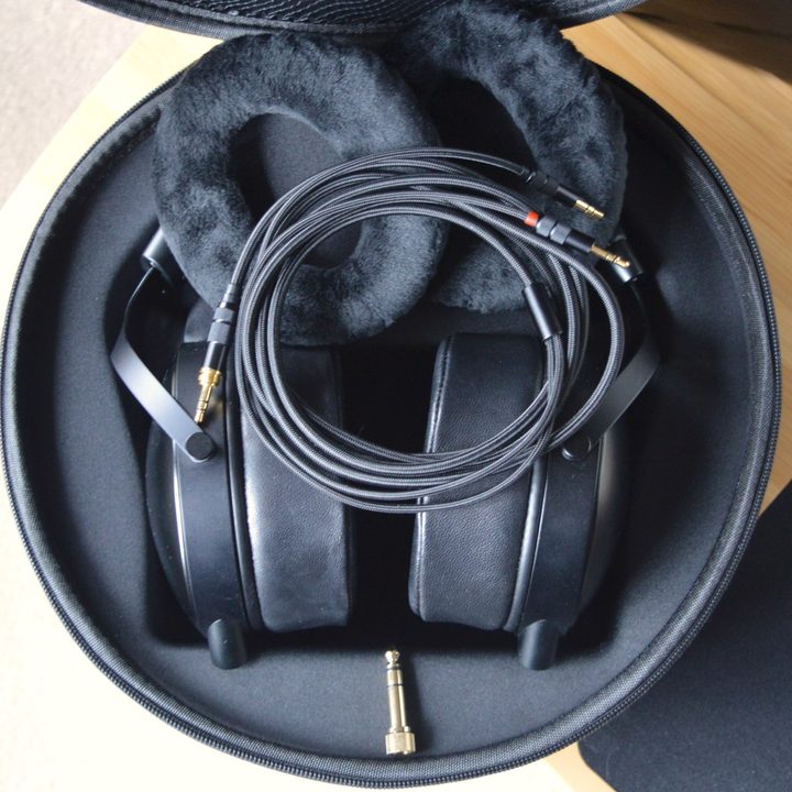 Interior of Monoprice Monolith M1070C's storage case, with accessories.