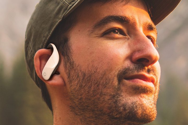Man wearing Olive Max hearing aids.