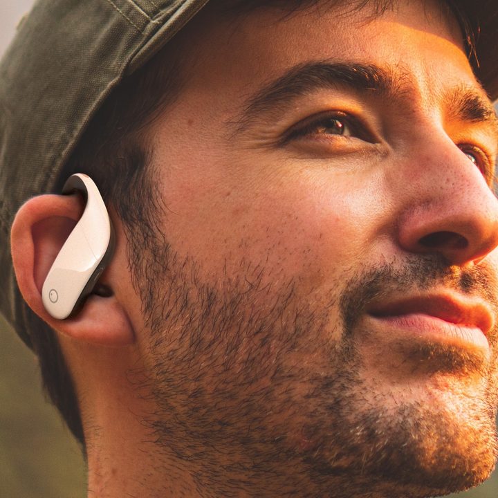 Man wearing Olive Max hearing aids.