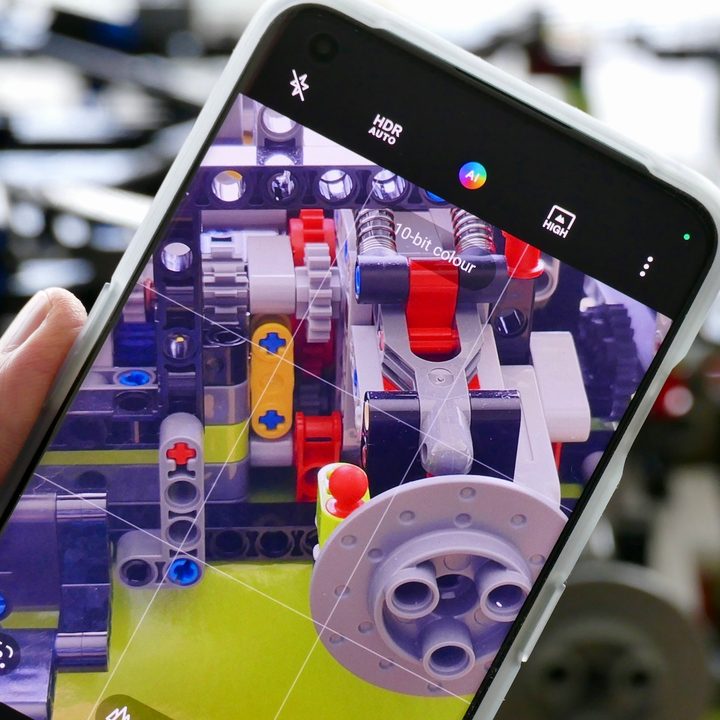 Taking a 10-bit color photo on the OnePlus 10 Pro.