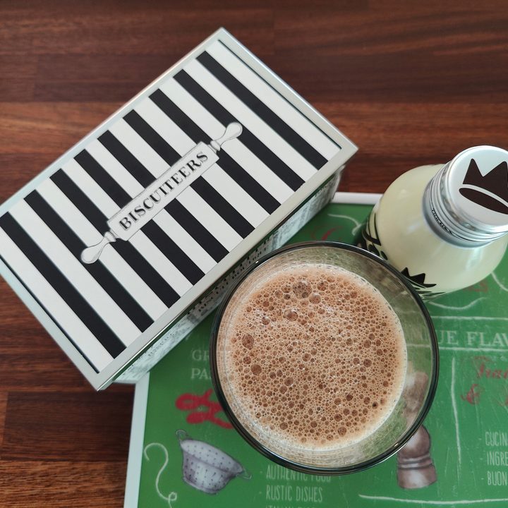 Coffee and biscuits shot with the OnePlus 10 Pro main camera.