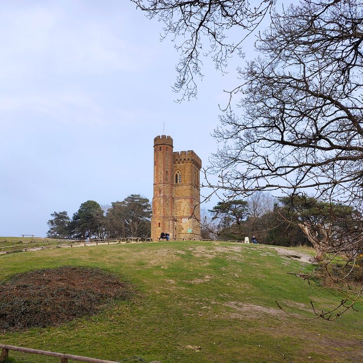 OnePlus 10 Pro photo of a tower.
