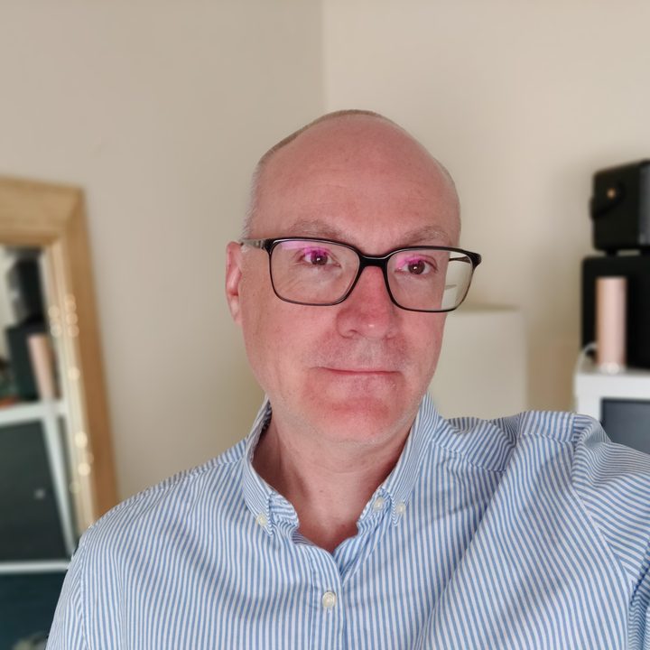 OnePlus 8 Pro Portrait mode selfie.