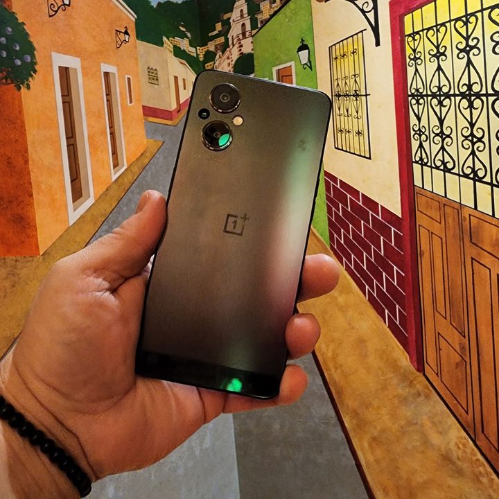 Hand holding the OnePlus Nord N20 5G.