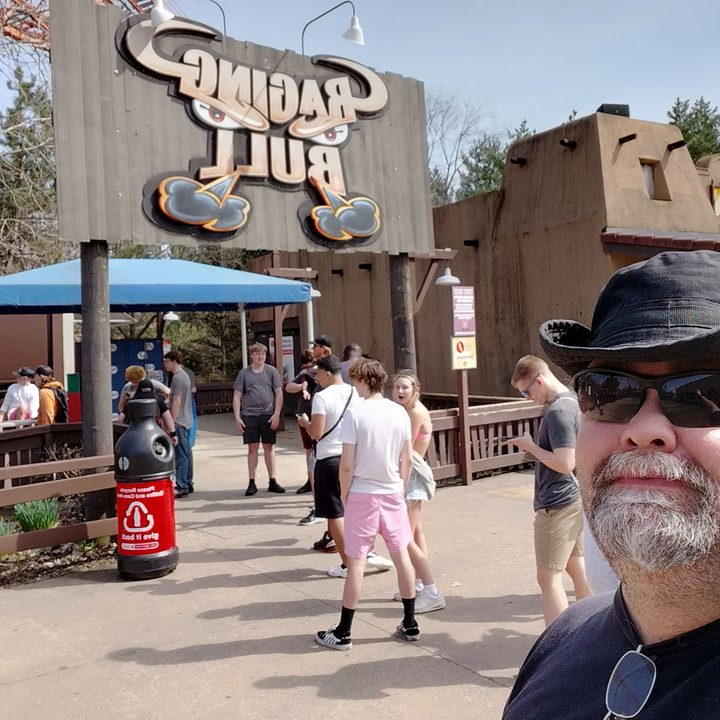 Selfie in front of the Ragin Bull ride