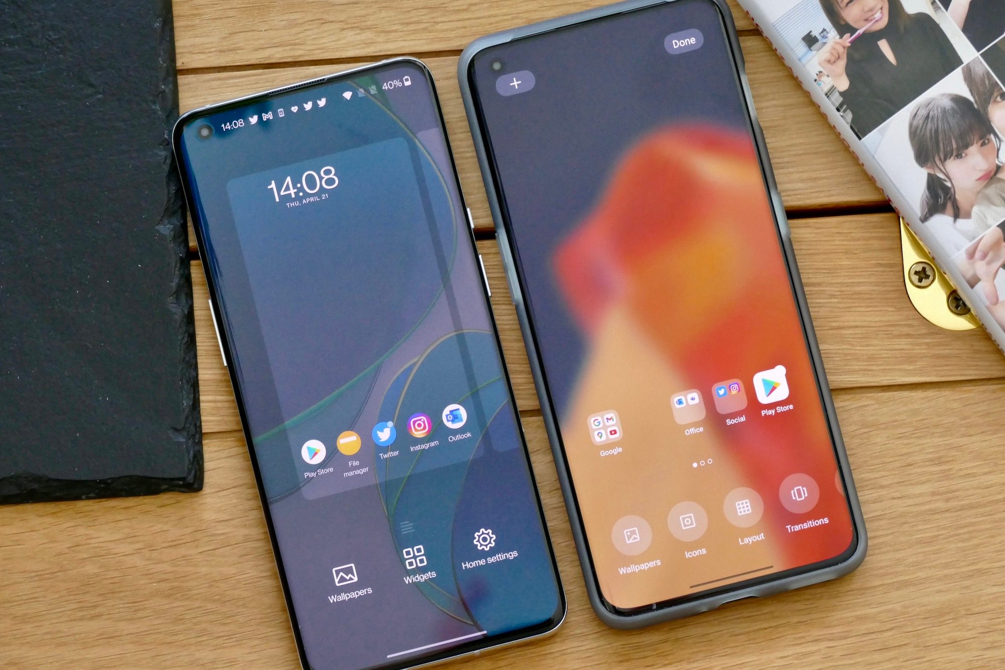 OxygenOS 11 and OxygenOS 12's wallpaper selection screen.