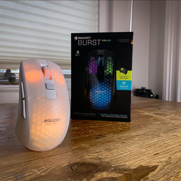 roccat burst pro outside of the box.
