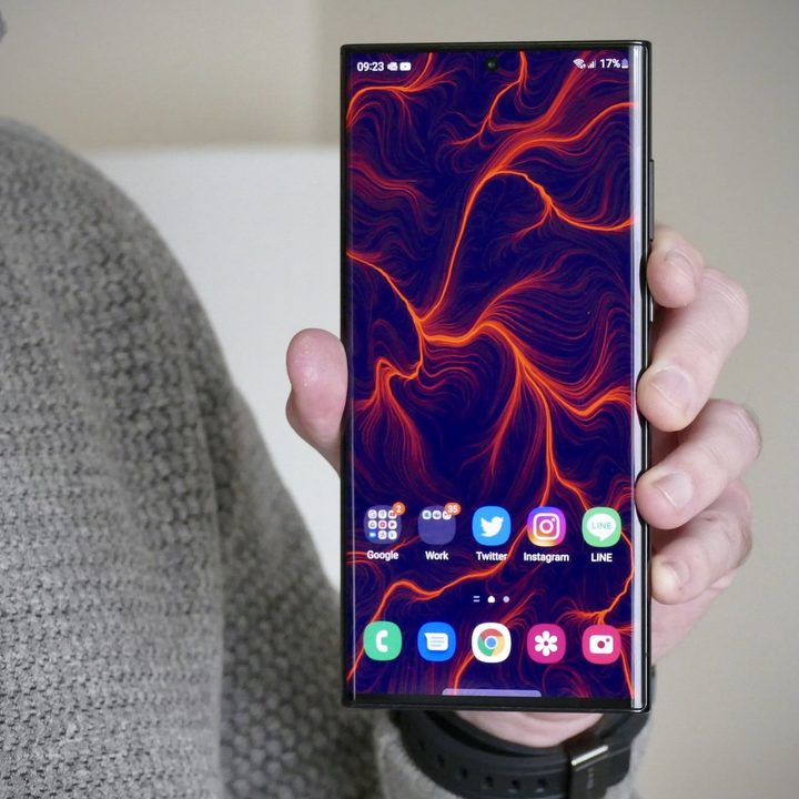 Man holding the Samsung Galaxy S22 Ultra showing its large AMOLED display.