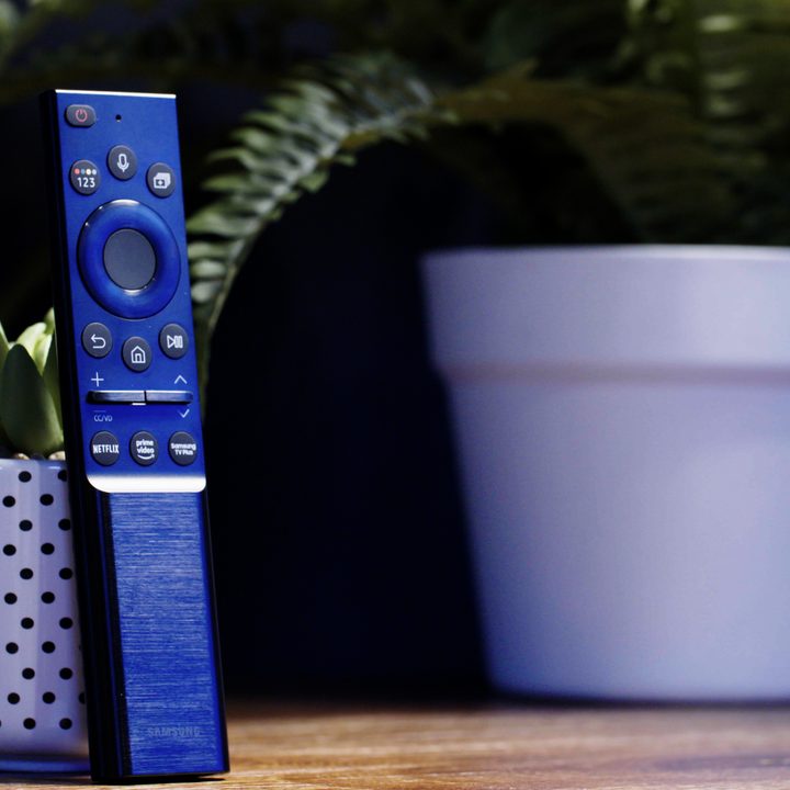 Profile view of Samsung Solar Cell remote control.