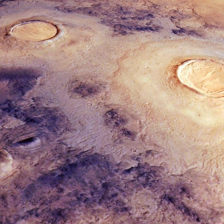 This oblique perspective view of Utopia Planitia on Mars was generated from the digital terrain model and the nadir and colour channels of the High Resolution Stereo Camera on ESA’s Mars Express.