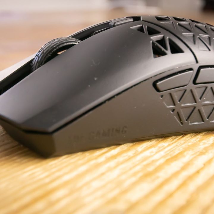 The side buttons on the TUF M4 Air.