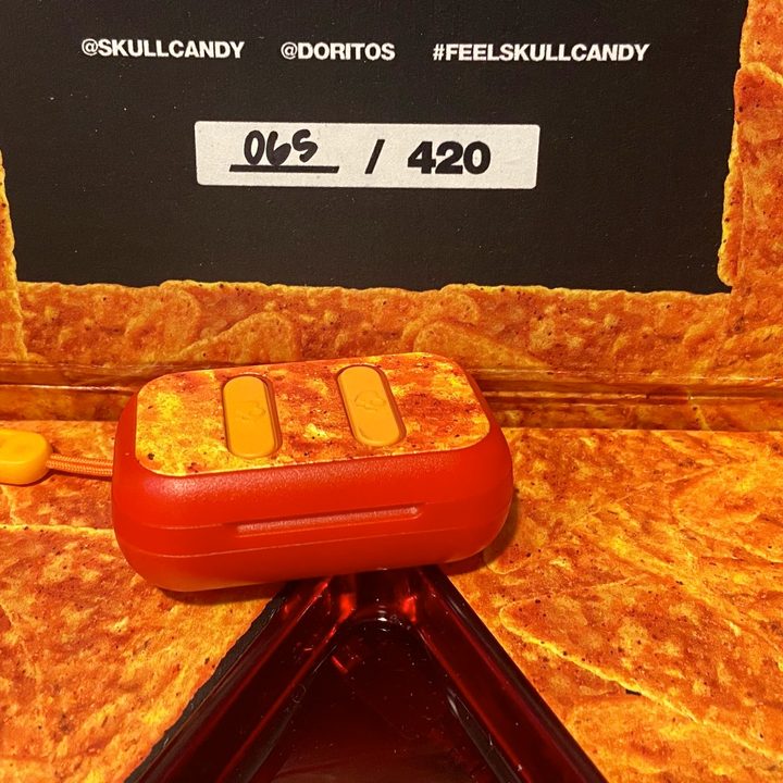 Limited edition 4/20 Skullcandy Dimes in a numbered box.