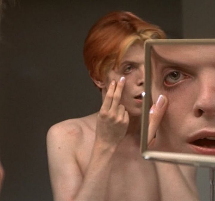 Thomas looking in the mirror in The Man Who Fell to Earth.