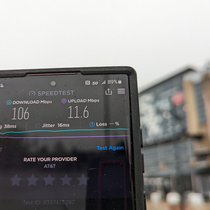 Speedtest results on a Samsung Galaxy S22 Ultra.