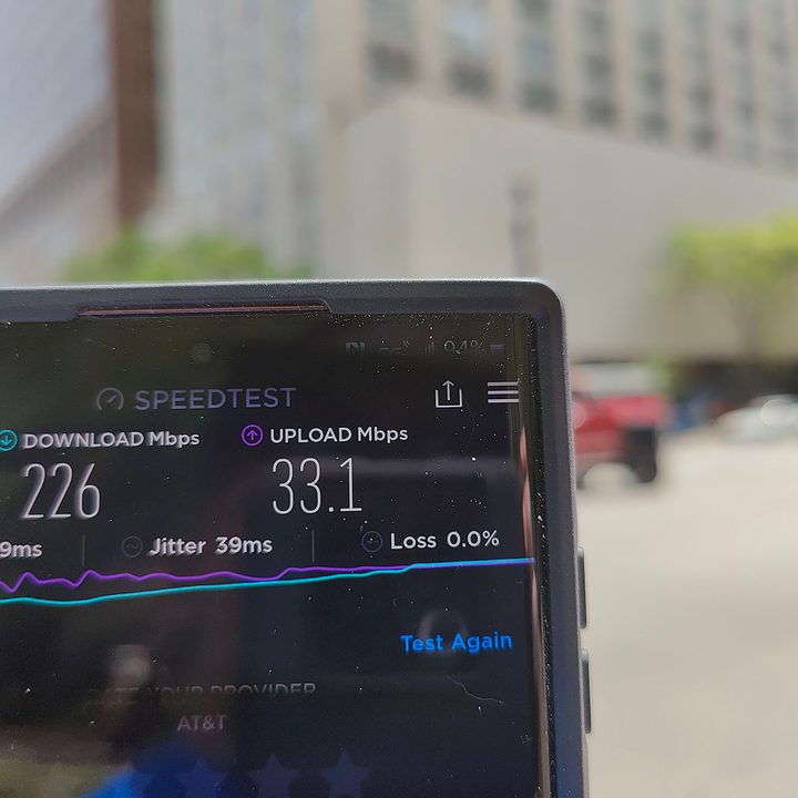 Speedtest results on a Samsung Galaxy S22 Ultra.