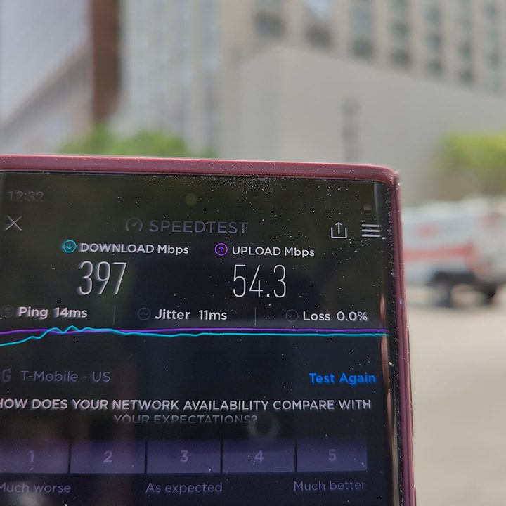 Speedtest results on a Samsung Galaxy S22 Ultra.