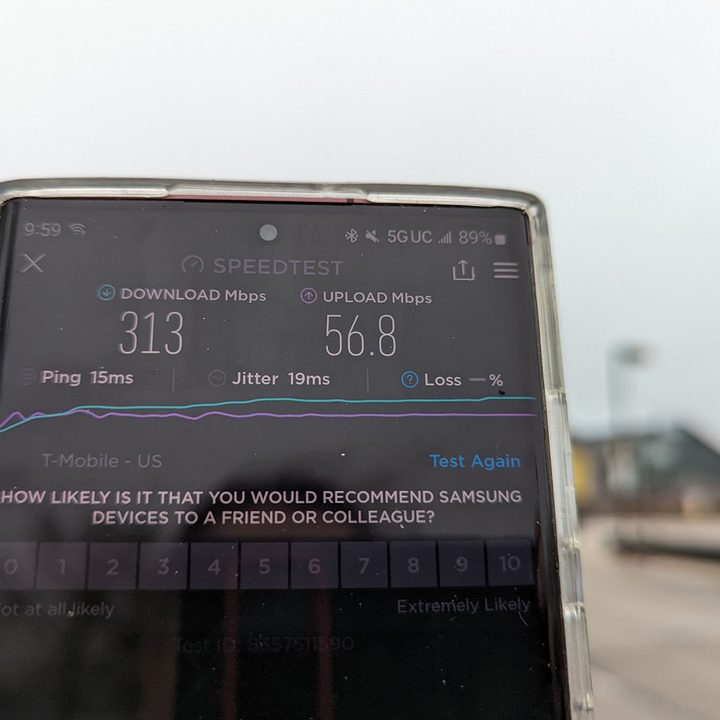 Speedtest results on a Samsung Galaxy S22 Ultra.