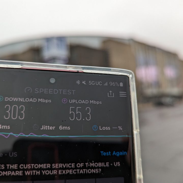 Speedtest results on a Samsung Galaxy S22 Ultra.