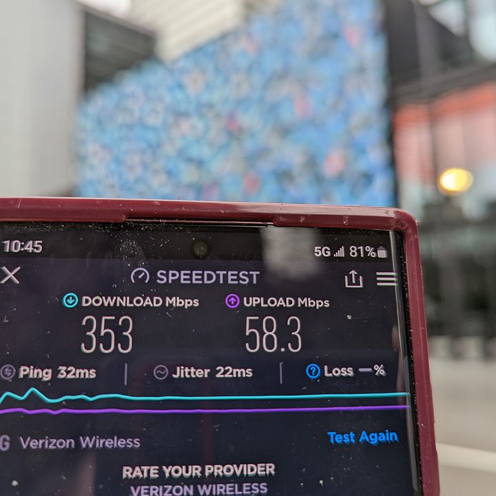 Speedtest results on a Samsung Galaxy S22 Ultra.