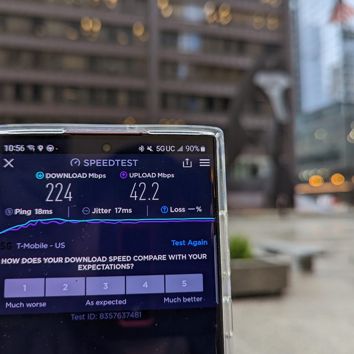 Speedtest results on a Samsung Galaxy S22 Ultra.