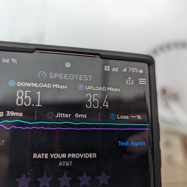 Speedtest results on a Samsung Galaxy S22 Ultra.