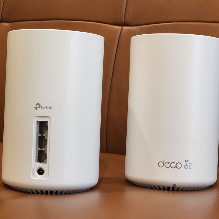 The front and rear view of Deco XE75.