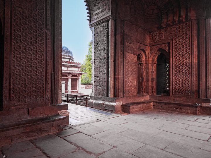 Edited image of the carvings inside a building near the Indian monument Qutub Minar shot on the Samsung Galaxy S22 Ultra in RAW.