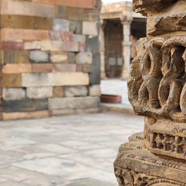 Unedited image of the carvings on pillars near the Indian monument Qutub Minar shot on the Samsung Galaxy S22 Ultra in JPEGJPEG.