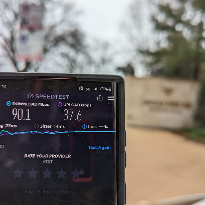 Speedtest results on a Samsung Galaxy S22 Ultra.