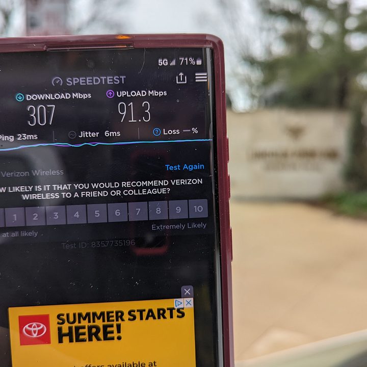 Speedtest results on a Samsung Galaxy S22 Ultra.