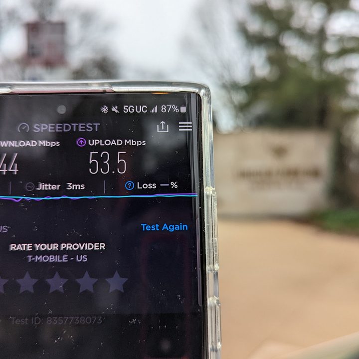 Speedtest results on a Samsung Galaxy S22 Ultra.
