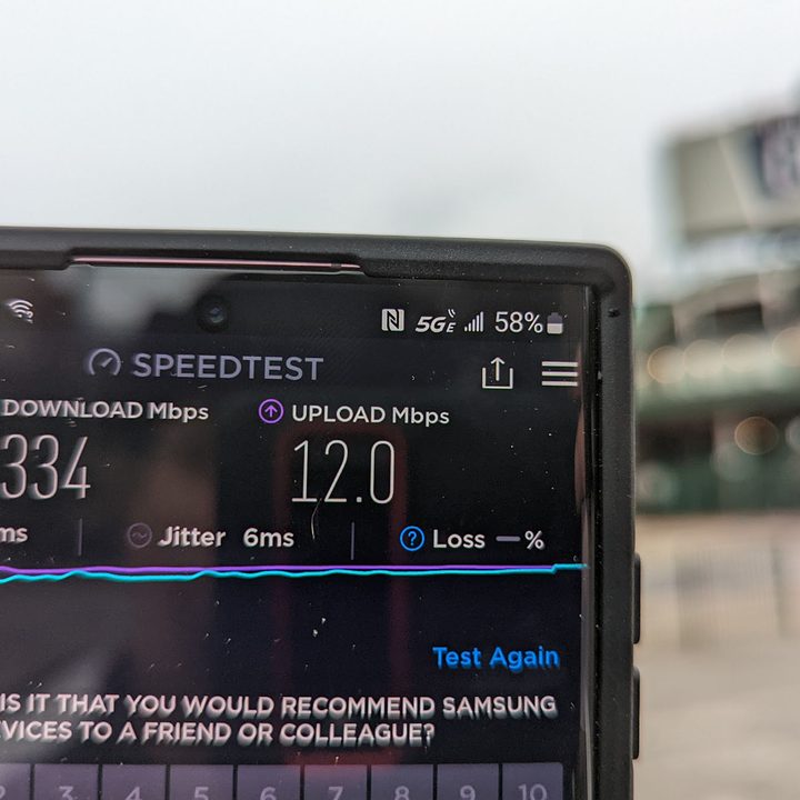 Speedtest results on a Samsung Galaxy S22 Ultra.