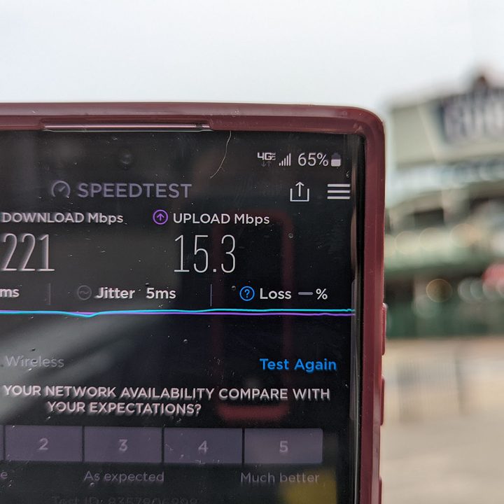 Speedtest results on a Samsung Galaxy S22 Ultra.